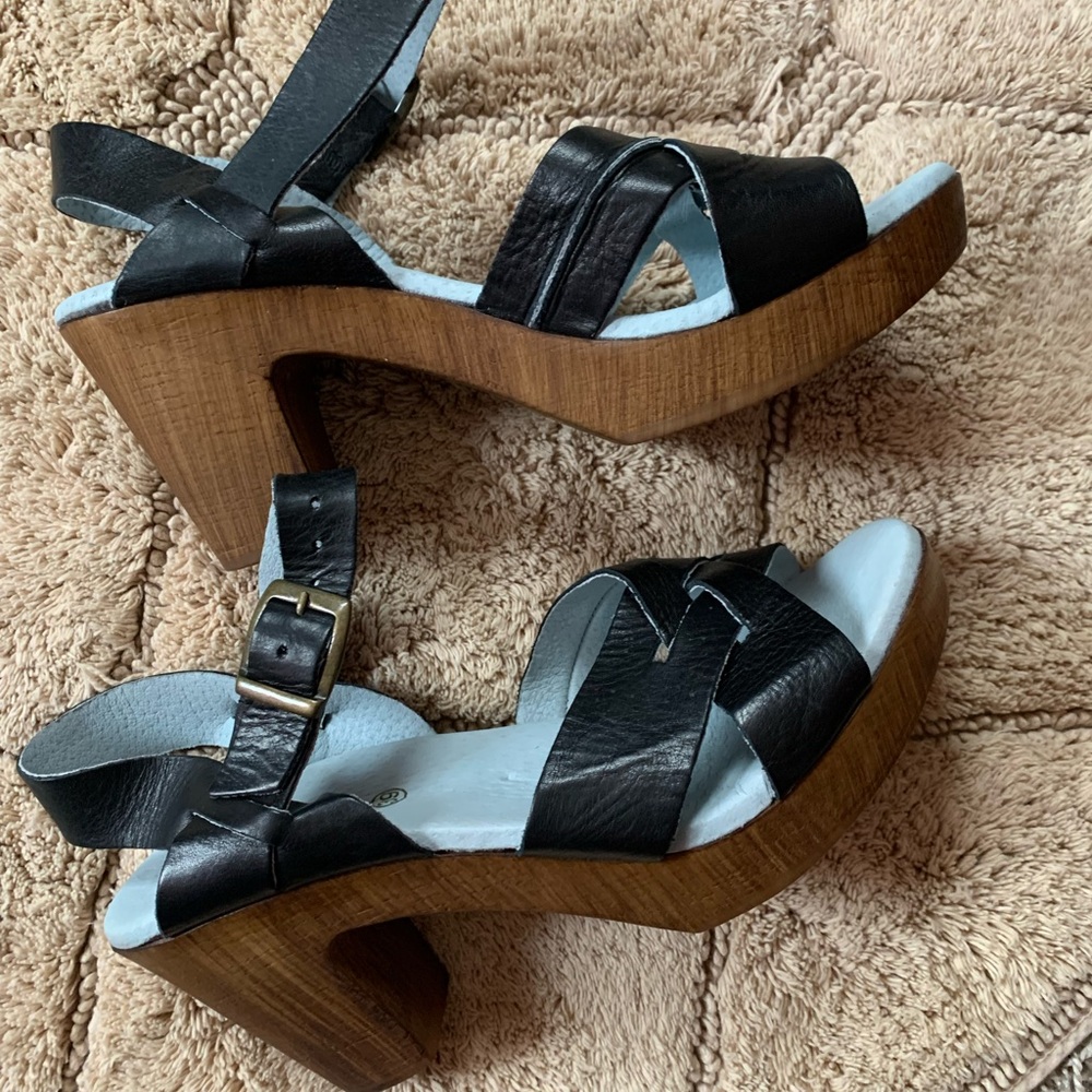 💙💙Beautiful Navy Strap Sandals!